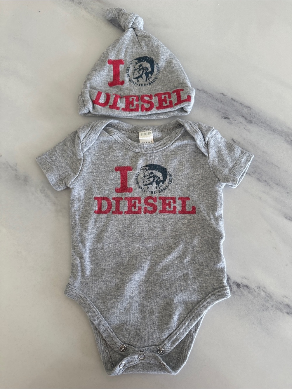 DIESEL Gray Baby Bodysuit and Knot Hat with Red Logo - size 3months